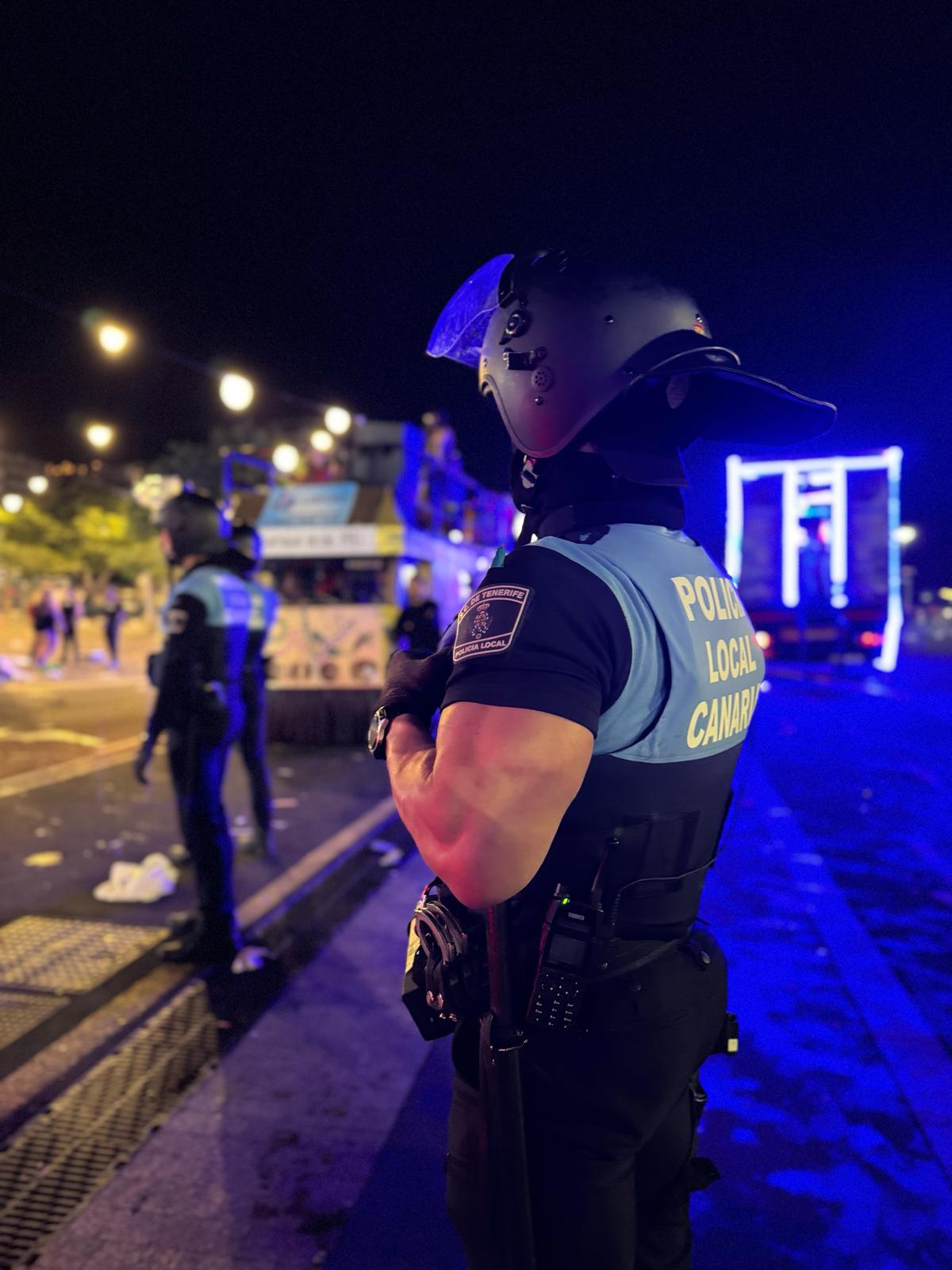 Agente de la Policía Local de Canarias de servicio